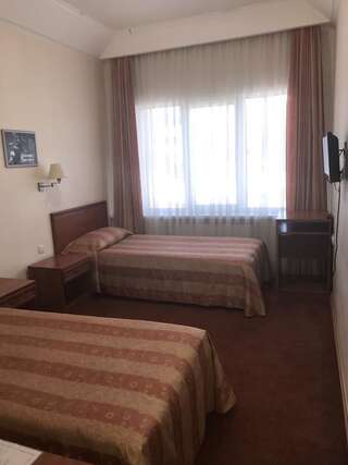 Отель Готель Зірка Кропивницкий Стандартный двухместный номер с 2 отдельными кроватями-4